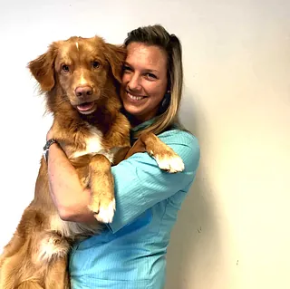 Assistent Linn med hunden sin Monty