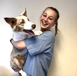 Assistent Susanne med hunden sin Nala