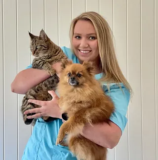 Assistent Linn med hunden sin Monty